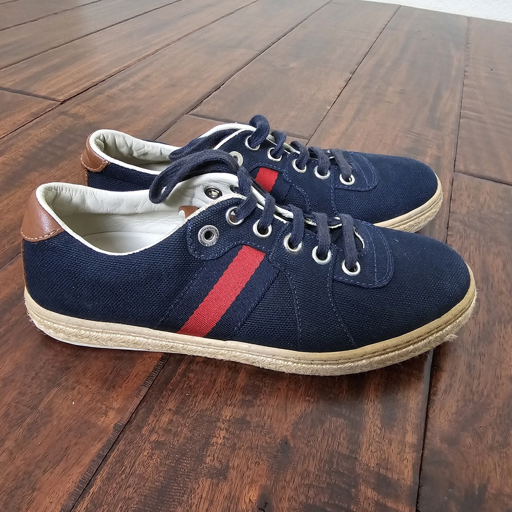 Gucci Navy Canvas Kids Sneakers with Red Stripe Kids Size 33 US 2